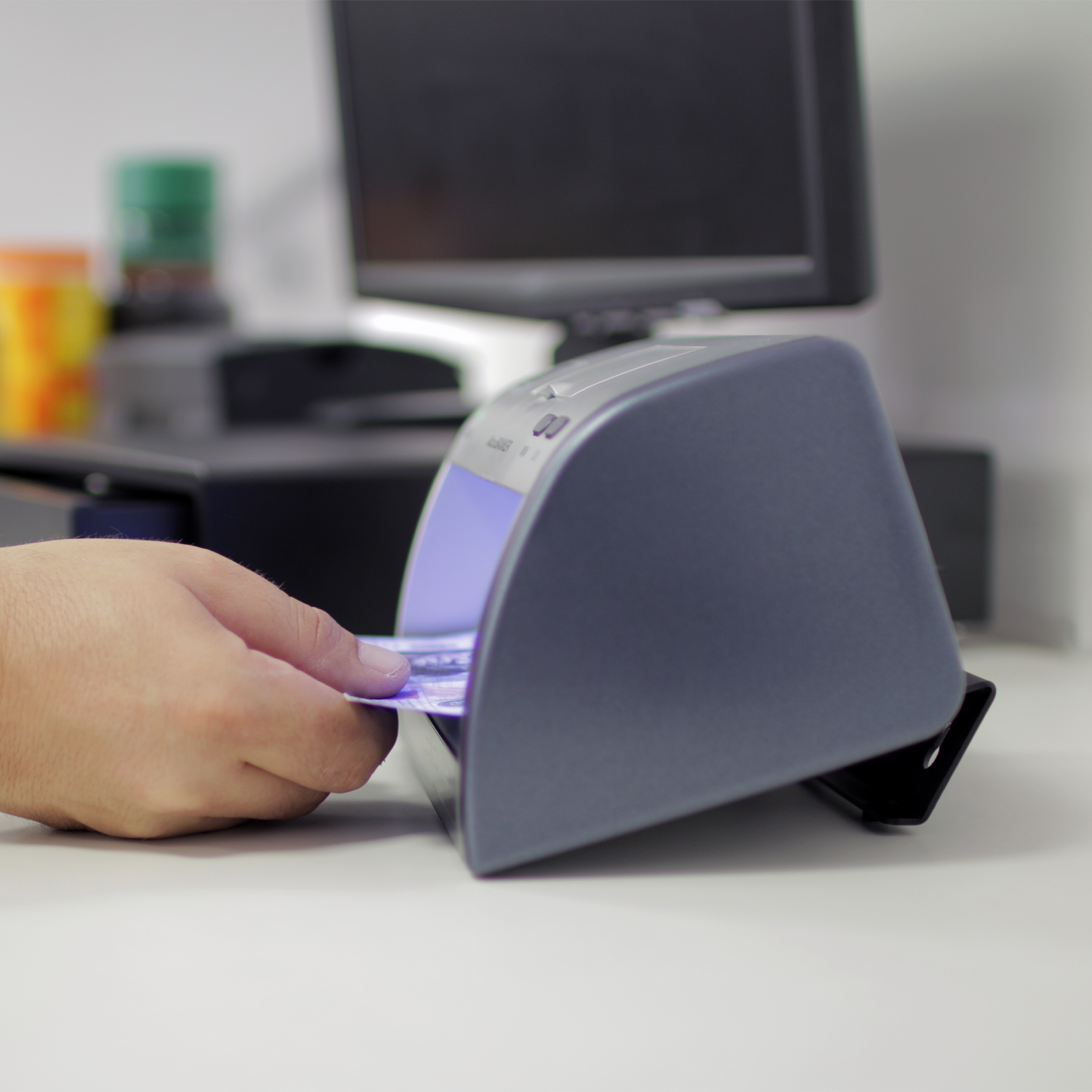 LED430 Counterfeit Bill/Document Validator with Magnifier